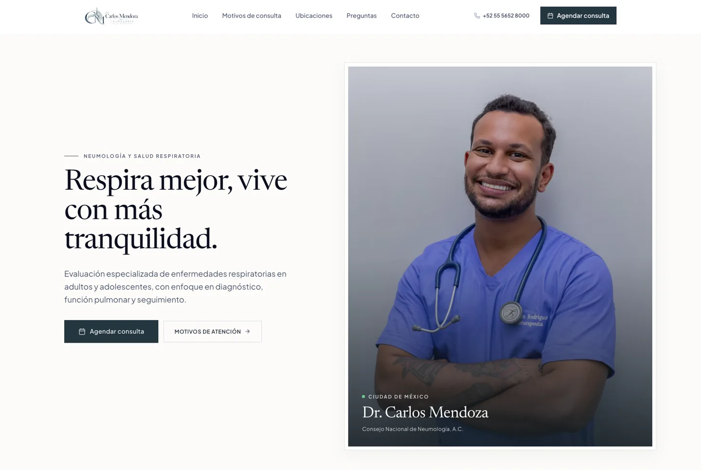 Ejemplo ilustrativo de inicio de un sitio médico con perfil y botón para agendar consulta
